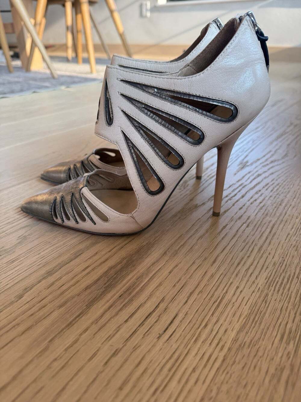 LAMB L.a.m.b. Women’s 9 Stiletto High Heel Shoes Leather Beige Tan Metallic
